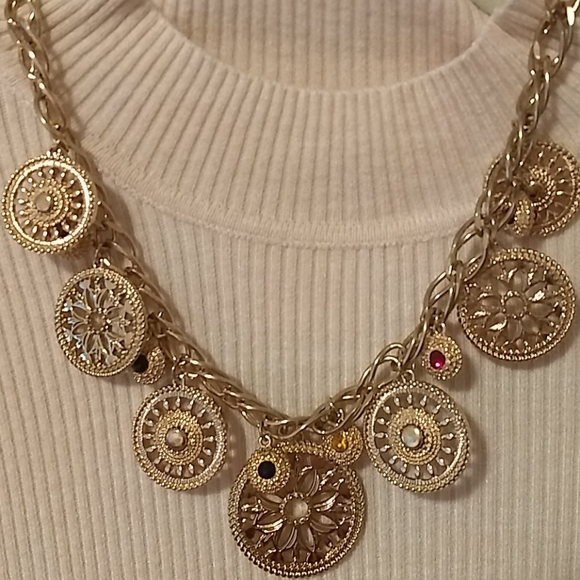 🆕ABSOLUTELY STUNNING GOLD NECKLACE & EARRINGS🆕 - Picture 3 of 9